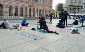 Šta se dešava u Zagrebu: Klečavci u centru grada, protudemonstranti vježbali jogu