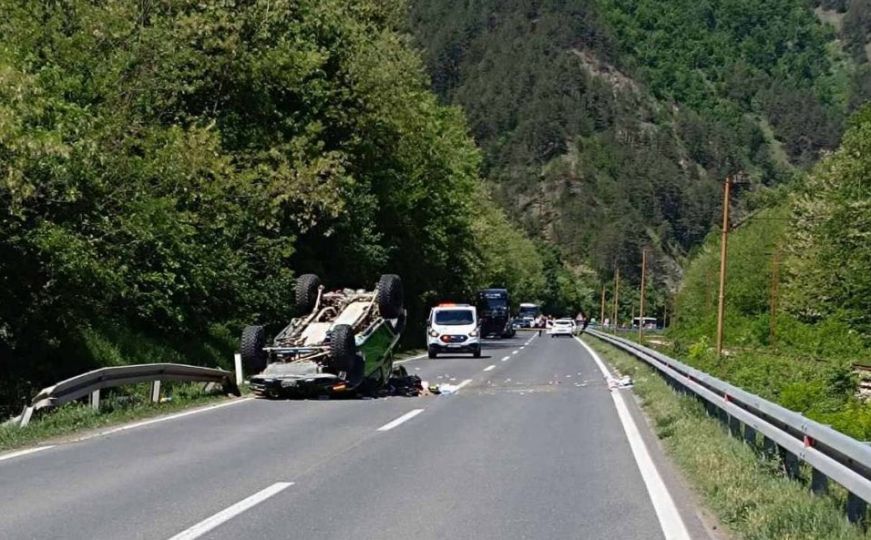 Stravična nesreća u BiH: Četiri osobe povrijeđene, saobraćaj u prekidu bio skoro četiri sata