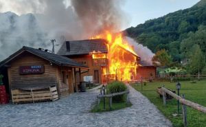 Požar u Ribniku: Izgorio restoran, gosti se jedva uspjeli spasiti