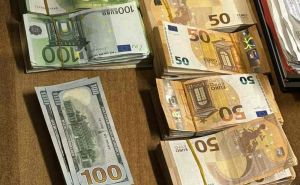 Na aerodromu u Sarajevu oduzeta veća količina neprijavljenog novca u ličnom prtljagu