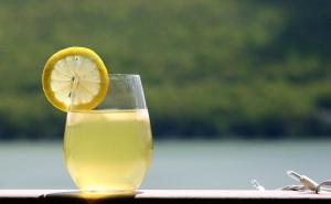 Napravite čarobnu limunadu: Dodajte ovu biljku i uživajte u okusu