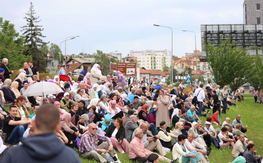 Veliko okupljanje na otvaranju džamije Arnaudija: Građani iz svih krajeva BiH došli u Banja Luku