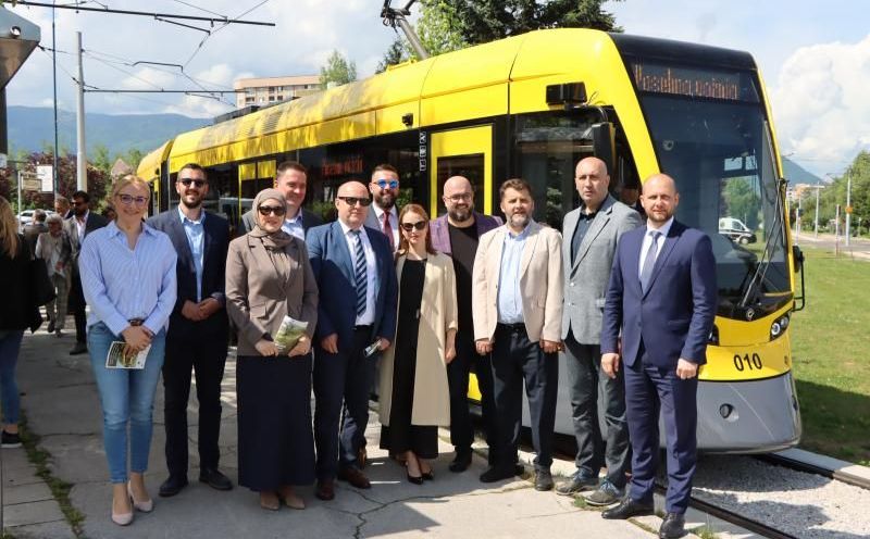 Pogledajte fotografije: Političari se provozali u novom sarajevskom tramvaju