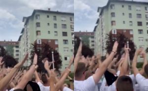 Maturanti Pete gimnazije prošetali Sarajevom u čast ubijenom Farisu Pendeku