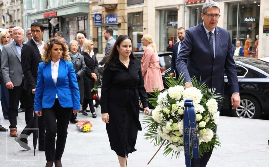 Položeni vijenci kod Vječne vatre povodom Dana pobjede nad fašizmom