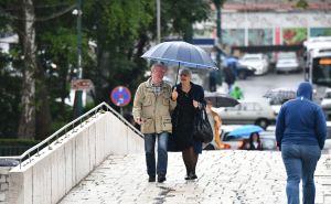Petak, maj i kišno Sarajevo: Prošetajte s nama centrom grada