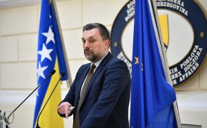 Reporteri bez granica kratkom porukom podsjetili Elmedina Konakovića na njegovu dužnost