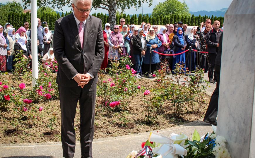 Ambasada SAD u BiH: U Bratuncu odajemo počast bošnjačkim civilima, ubijenim od elemenata VRS