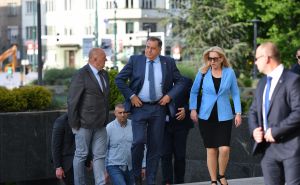 Dodik, Cvijanović i Košarac stigli u Parlament BiH: Pogledajte kako je izgledao dolazak