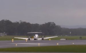 Nevjerovatan prizor: Avion u Australiji je prinudno sletio bez točkova
