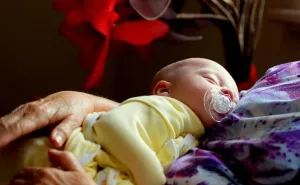 Vlada FBiH: Jednokratna pomoć od 1.000 KM za novorođenu djecu