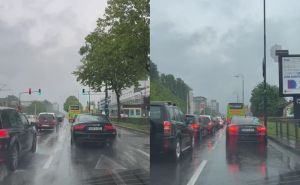 Vozači, udahnite duboko: Kiša i nepregledna kolona automobila prema centru Sarajeva