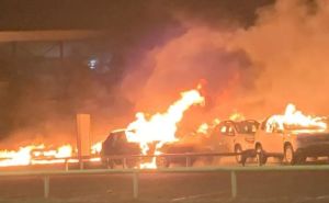 Nasilni neredi paralizovali francuski otok: Zapaljene zgrade i škole, na snazi je policijski sat