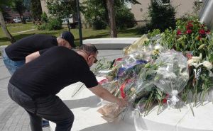 BHFanaticosi odali počast herojima Dana odbrane grada Tuzle: Položili cvijeće u znak zahvalnosti