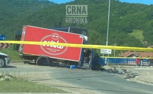 Stravična nesreća u BiH: U sudaru autobusa i kamiona poginuo vozač