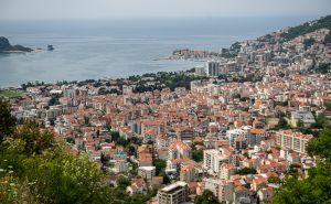 Crna Gora: Zbog nedostatja visokoplatežnih gostiju zatraženo uvođenje privremenog viznog režima