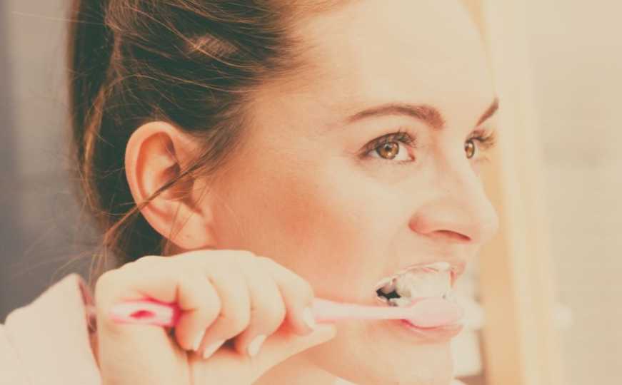 Stomatolog upozorio: Pretjerano konzumiranje ovog voća može oštetiti vaše zube