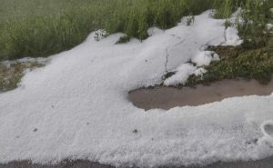 Jako nevrijeme pogodilo Krajinu: Led zabijelio dvorišta kao da je pao snijeg
