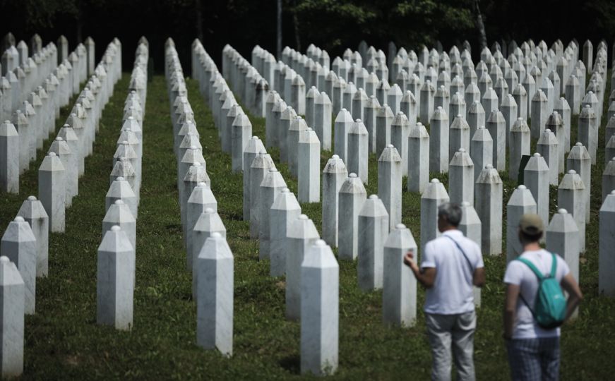 Majke Srebrenice stale uz Denisa Bećirovića, a Miloradu Dodiku poručile: "Neka prestane lagati"