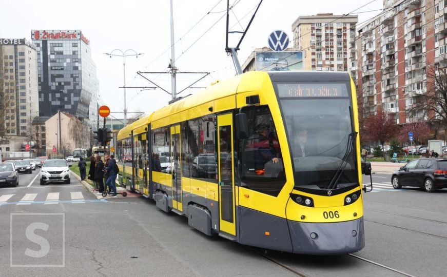 Obavještenje iz GRAS-a: Zbog udesa na Baščaršiji izmijenjen režim tramvajskog saobraćaja