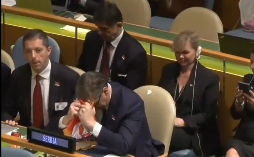 Pogledajte Vučićevu reakciju kada je čuo rezultate glasanja o Rezoluciji o genocidu u Srebrenici