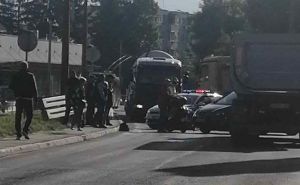 Još jedan udes u Sarajevu: Kamion udario motociklistu, policija na terenu