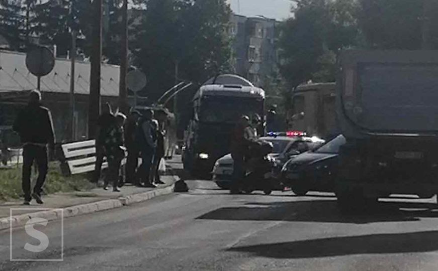 Još jedan udes u Sarajevu: Kamion udario motociklistu, policija na terenu