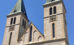 Grad Sarajevo vraća sjaj na Katedralu: Kazaljke na satu ponovo postavljene nakon oštećenja