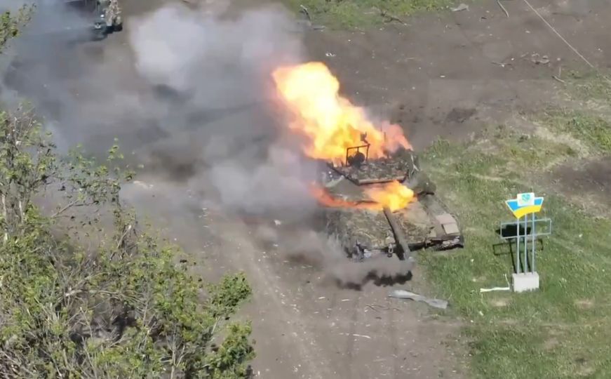 Ruski tenk u panici bježao od ukrajinskih dronova: Kupola se neprestano okretala – nije imao šanse