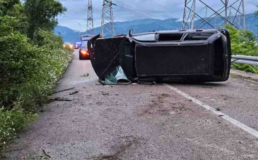 Saobraćajna nesreća u Mostaru:  Izgubio kontrolu i automobilom udario u brdo