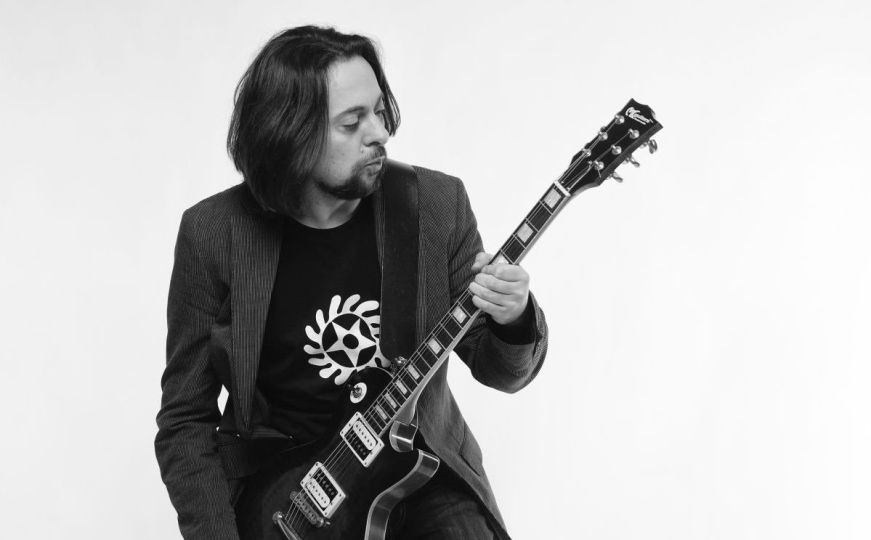 Hamdija Salihbegović predstavio novu gitarsku instrumentalu "Strange worlds"