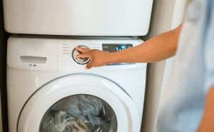 Evo gdje se nalazi filter u mašini za veš koji se mora redovno čistiti, a za koji mnogi ni ne znaju