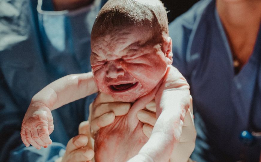 Naučnici istražili: U koje doba dana se bebe najčešće rađaju?