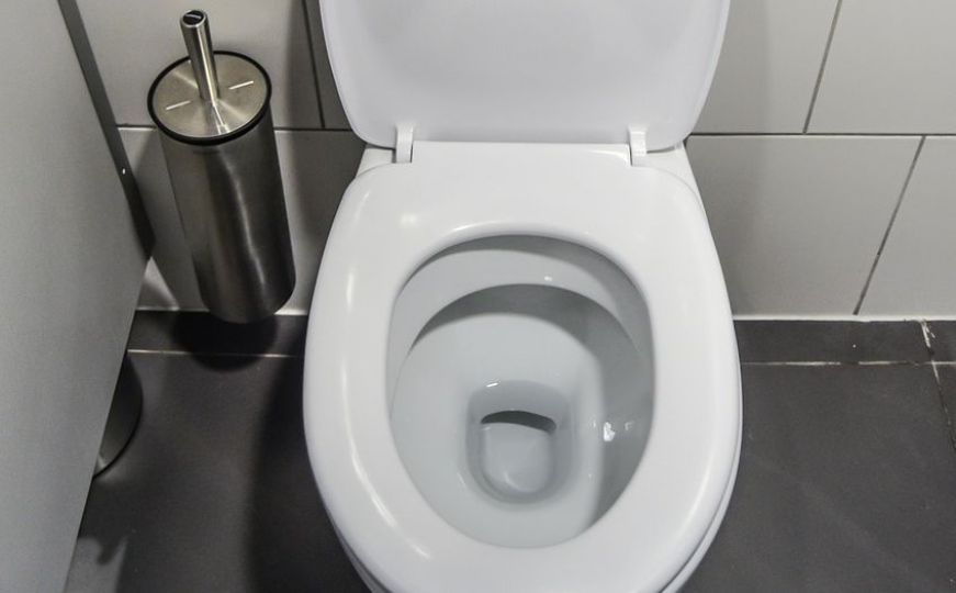Ove stvari nikada nemojte bacati u WC školjku: Možete napraviti ogromnu štetu
