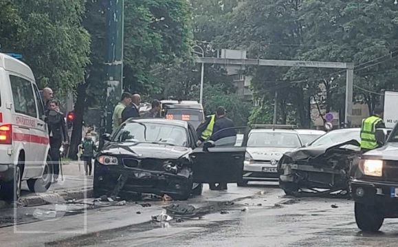 Nesreća u Sarajevu: Policija i hitna pomoć na terenu, stvorila se velika gužva