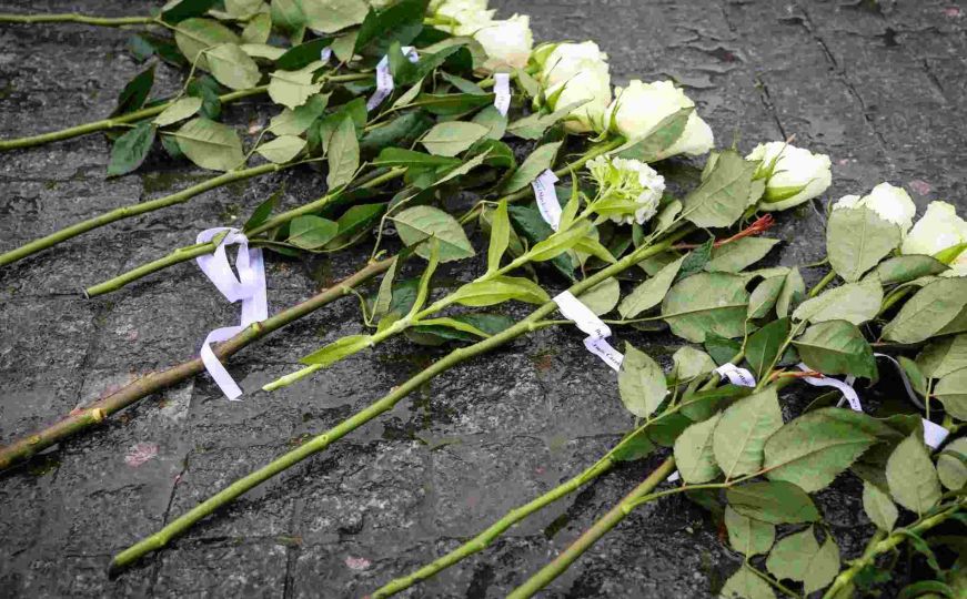 Ambasada SAD odala počast svim ubijenim civilnim žrtvama Prijedora
