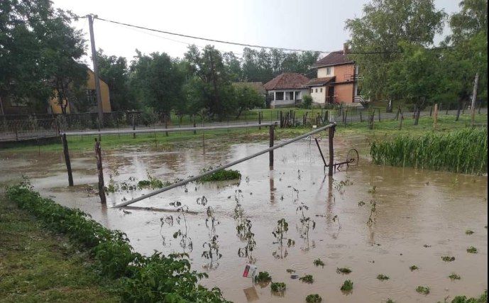 Pogledajte fotografije jučerašnjeg nevremena u BiH: Pričinjena značajna šteta