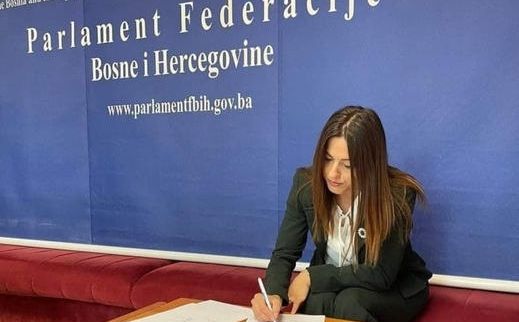Zastupnica Suada Halilović odgovorila na jezive prijetnje: Ne bojim se slabića koji siju strah