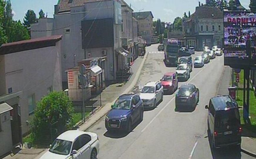Pojačan promet vozila: Duge kolone na graničnim prelazima u BiH