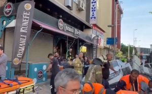 U Istanbulu se srušila trospratna zgrada: Više osoba zatrpano ispod ruševina