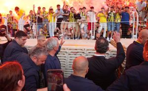 Jose Mourinho stigao u Tursku: Pogledajte ovu ludnicu na stadionu
