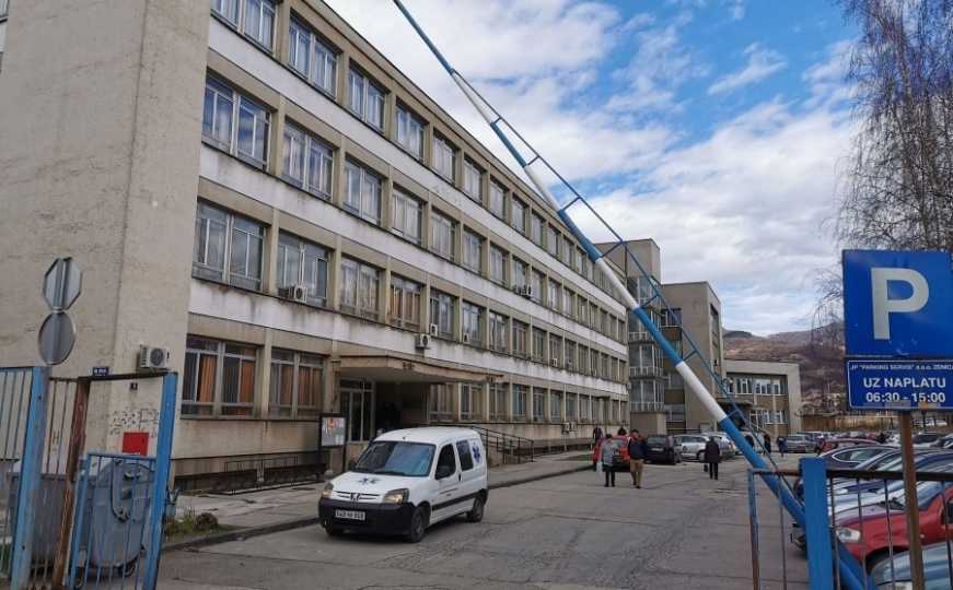 Tragedija u Zenici: Pacijent skočio s trećeg sprata bolnice i preminuo
