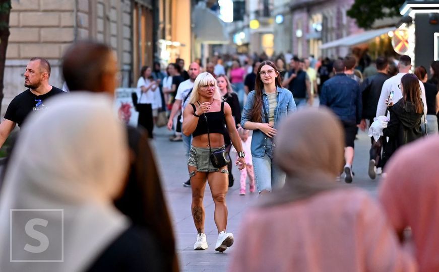Srijeda večer i prava ljetna noć u Sarajevu: Ulice glavnog grada krcate