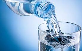 Da li čaša vode ujutro stvarno ima veliki efekt na naše zdravlje?