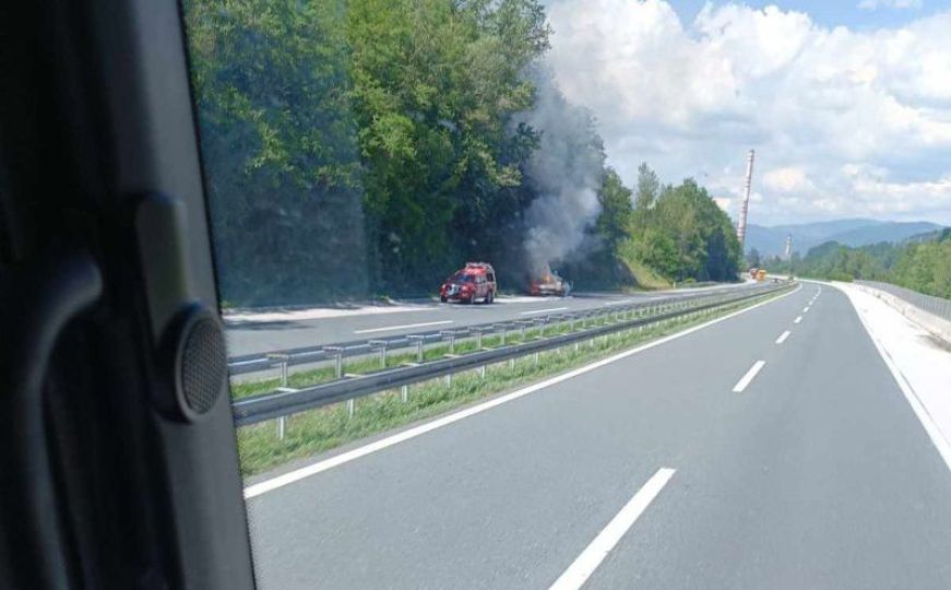 Gorio automobil na autoputu A1, evo šta kažu iz policije