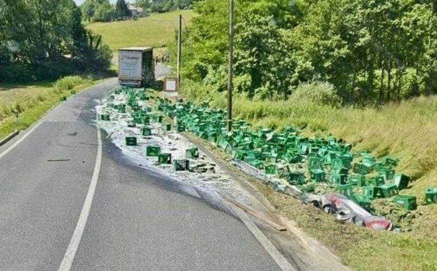 Sve se rasulo po cesti: Iz kamiona letjele gajbe piva na sve strane