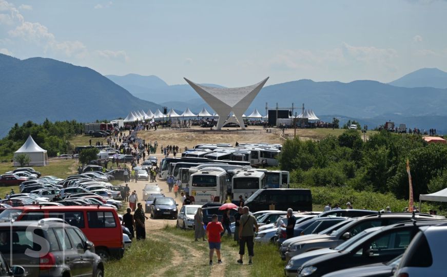 Uskoro se otvara spomenik "Krila slobode": Hiljade građana pristiže na brdo Žuč