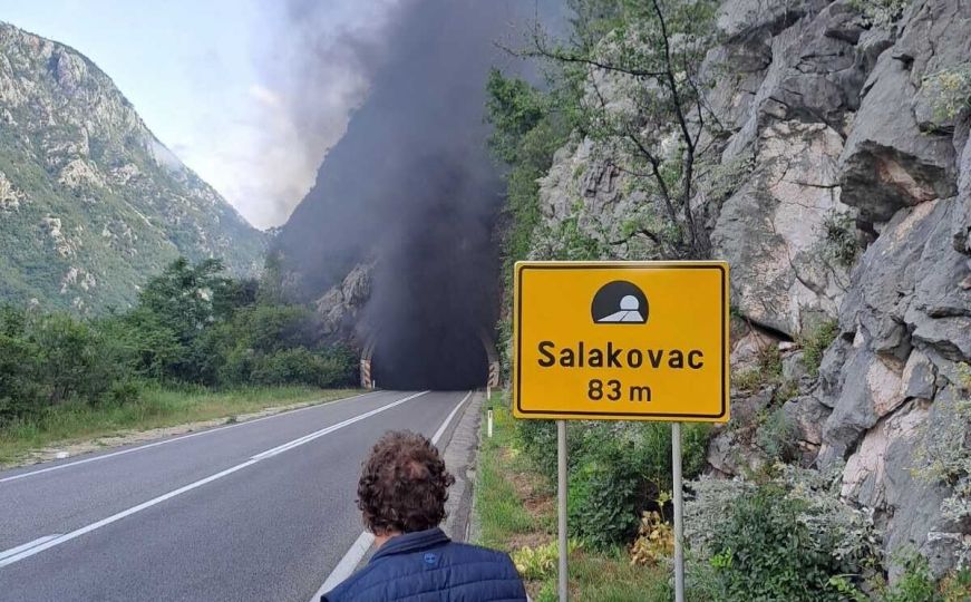 Zapalio se kamion u tunelu na putu Jablanica - Mostar: 'Čuju se strašni zvukovi'