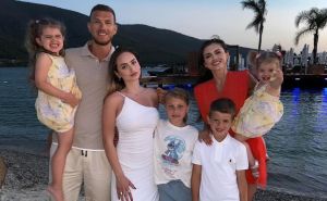 Edin Džeko objavio fotografiju s porodicom i oduševio fanove: 'Sin je kopija tebe'
