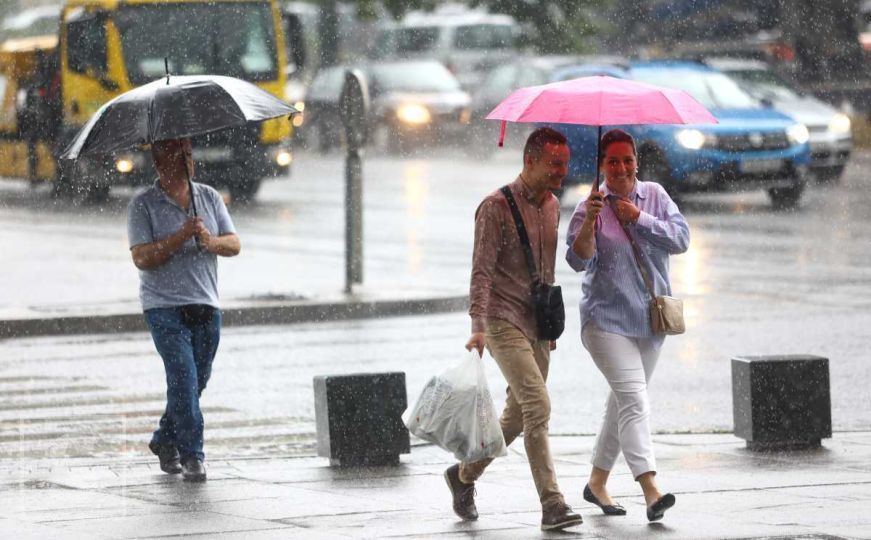 Nevrijeme stiglo u Sarajevo: Za 15 minuta od ljetnog vremena do kišne katastrofe